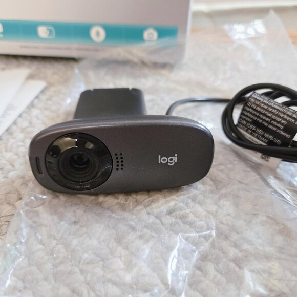 NEW Logitech c310 Webcam - Picture 5 of 10